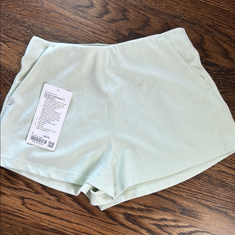 Lululemon softstreme HRshorts ribbed mint green